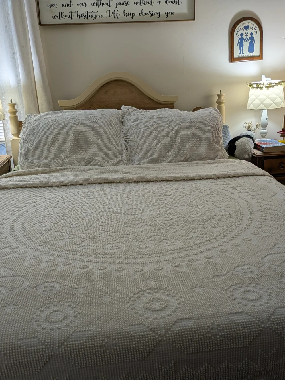 Classic White Cotton Chenille Bedspread with Fringe